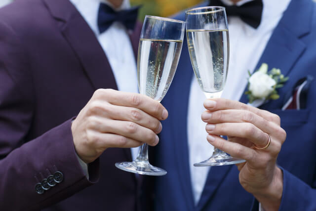 結婚式にふさわしいオーダースーツの選び方と大人のマナー解説